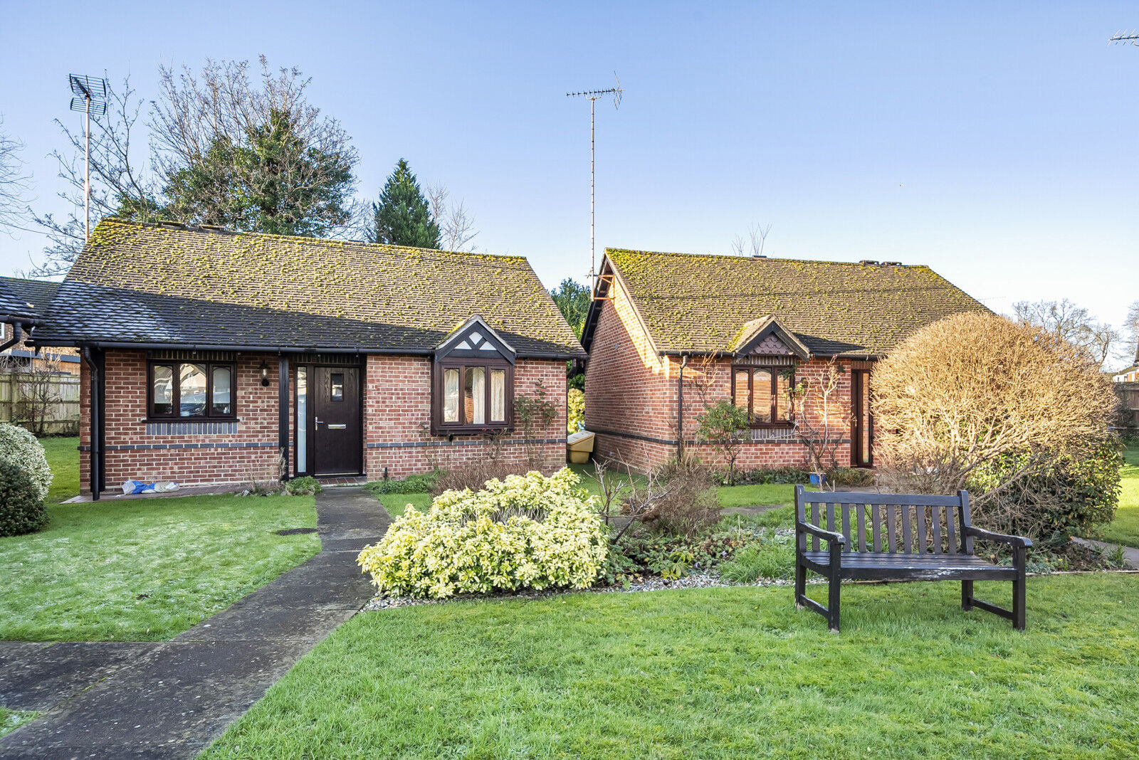 2 bedroom detached bungalow for sale Sherwood Gardens, Henley-on-Thames, RG9, main image