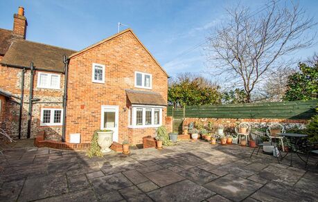 3 bedroom end terraced house for sale