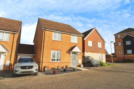 4 bedroom link detached house for sale