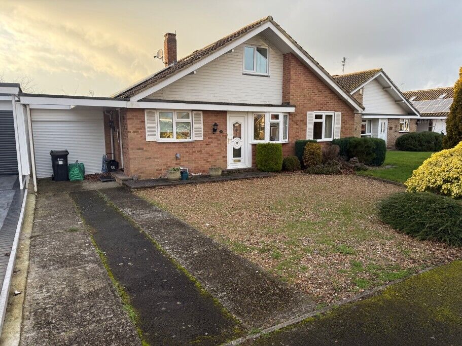 5 bedroom detached bungalow for sale Walmer Road, Woodley, Reading, RG5, main image