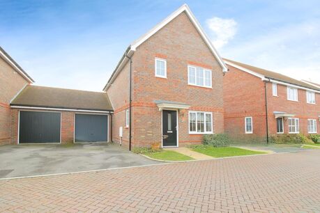 3 bedroom link detached house for sale