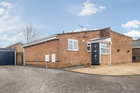 2 bedroom detached bungalow for sale