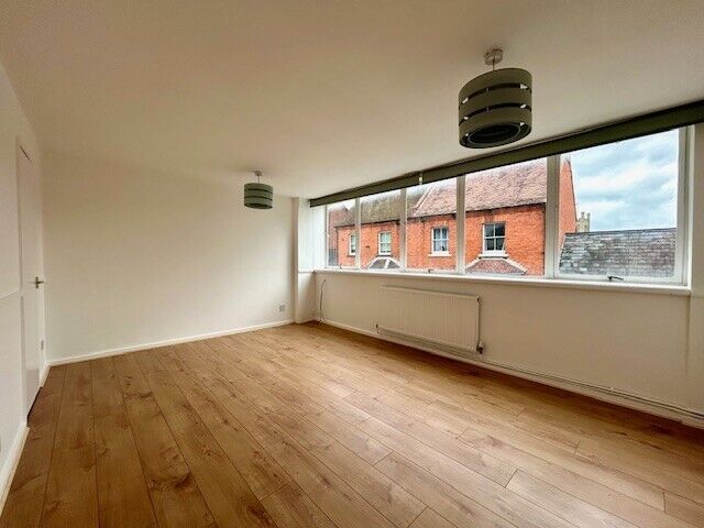 2 bedroom  flat to rent, Available now Tuns Lane, Henley-on-Thames, RG9, main image