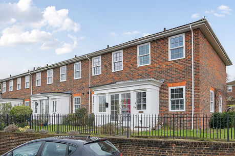 2 bedroom mid terraced house for sale