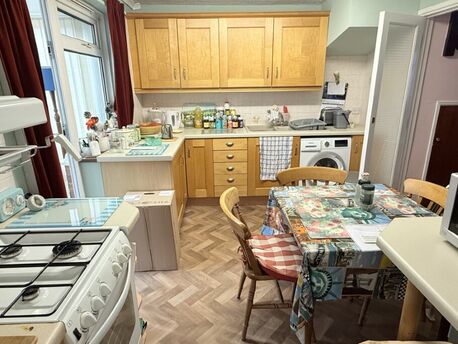 2 bedroom mid terraced house for sale