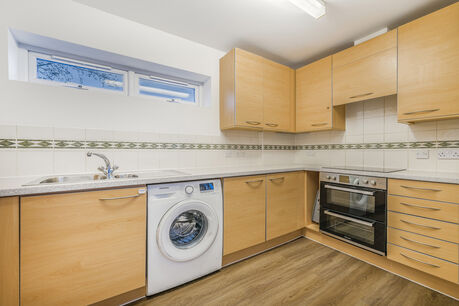 2 bedroom  flat to rent, Available furnished now