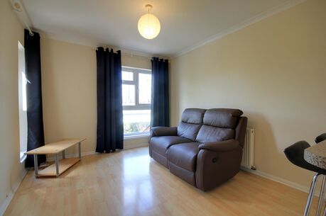 2 bedroom  flat to rent, Available furnished now