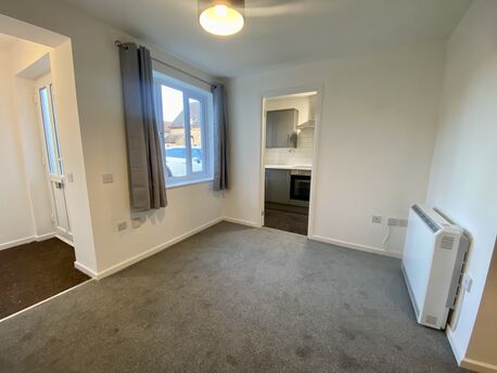 Flat to rent, Available unfurnished from 04/04/2025