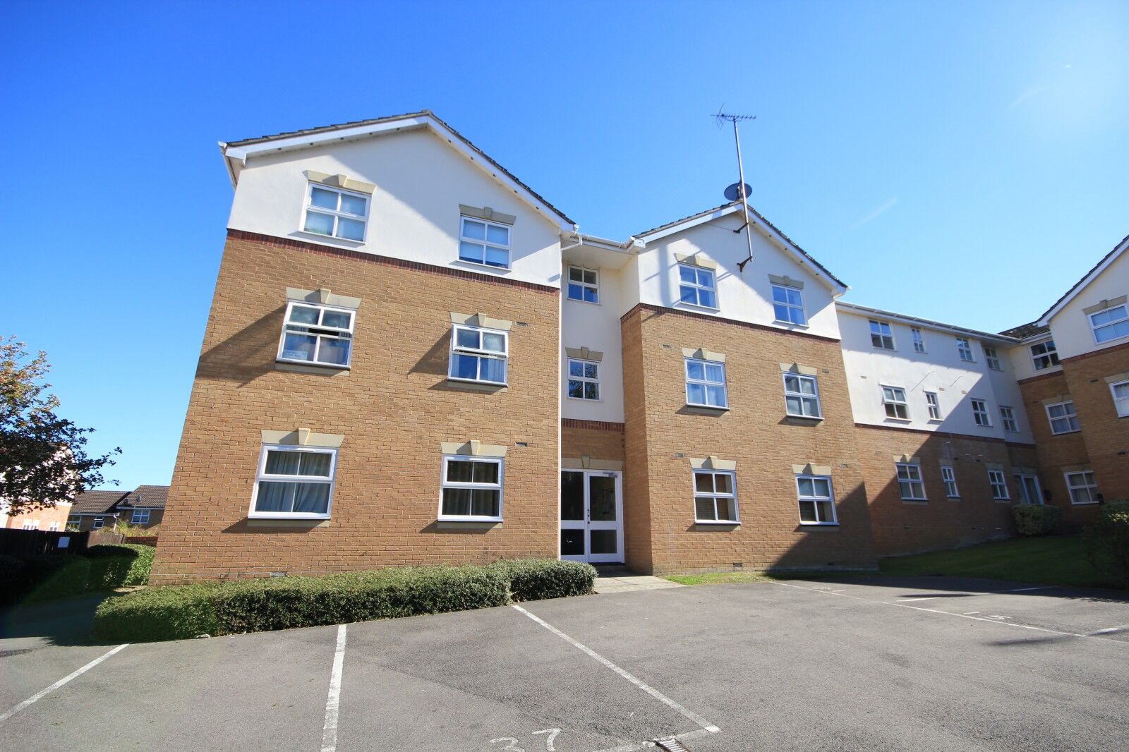 2 bedroom  flat to rent, Available unfurnished from 06/12/2024 Elm Park, Reading, RG30, main image