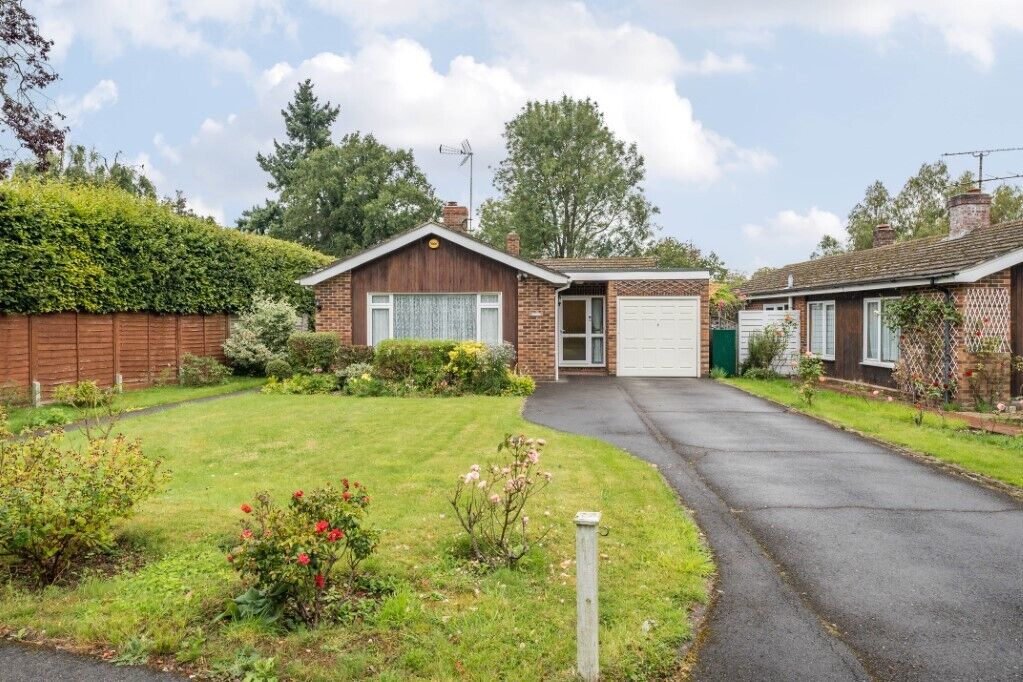 3 bedroom detached bungalow for sale Emery Acres, Upper Basildon, Reading, RG8, main image