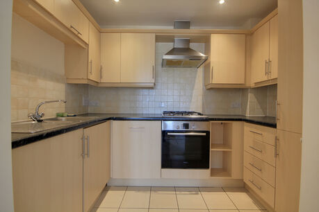 2 bedroom  flat to rent, Available part-furnished from 21/01/2025