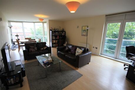 2 bedroom  flat to rent, Available from 29/07/2024