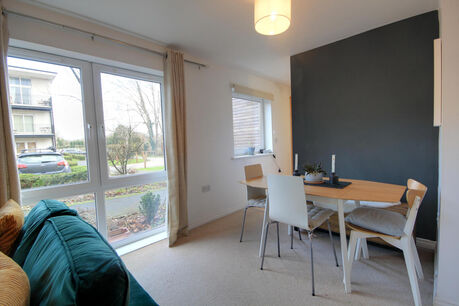 2 bedroom  flat to rent, Available from 05/03/2025