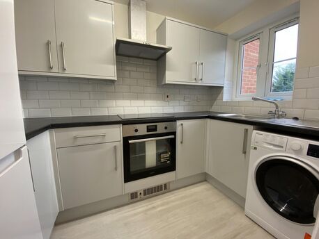 2 bedroom end terraced house to rent, Available from 30/08/2024