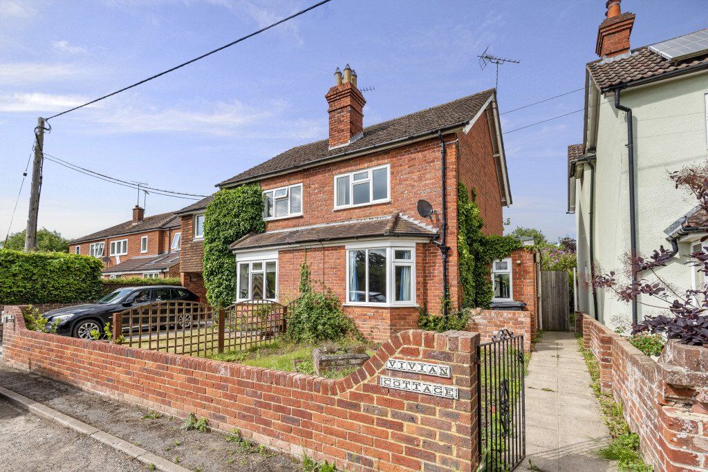 2 bedroom semi detached house to rent, Available from 31/07/2024 Gravel Road, Binfield Heath, RG9, main image
