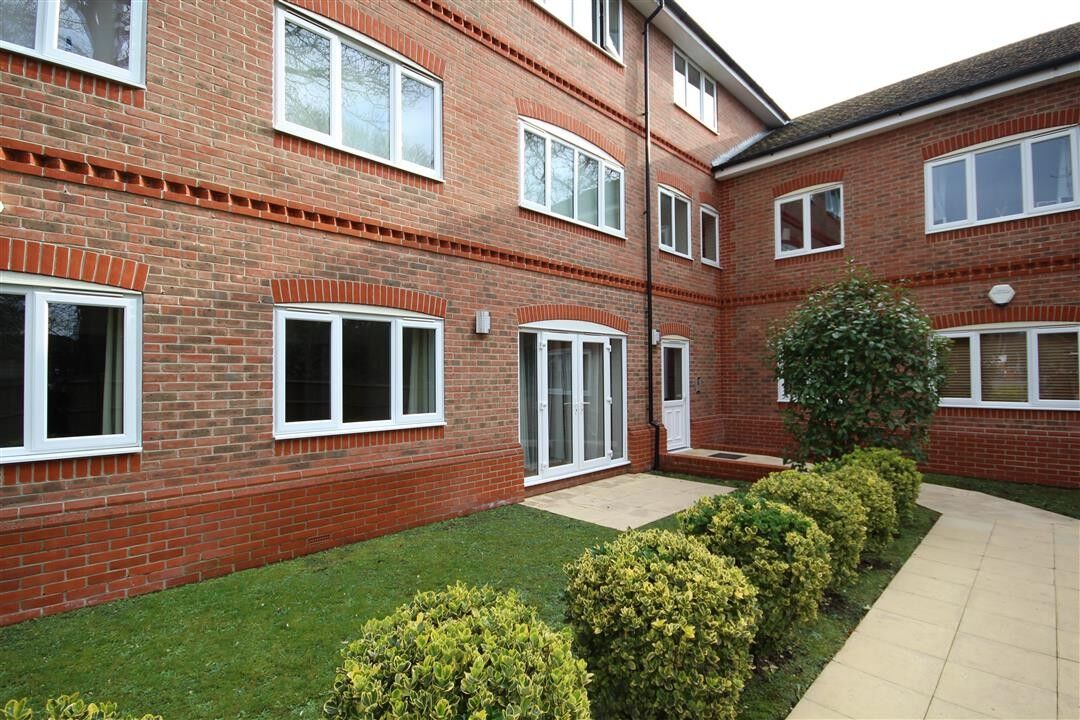 2 bedroom  flat to rent, Available from 01/08/2024 Reading Road, Wokingham, RG41, main image