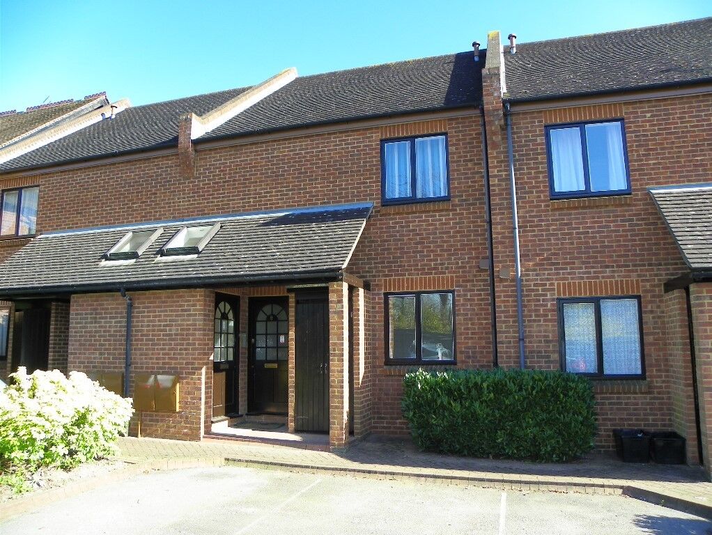 1 bedroom  flat to rent, Available from 03/03/2025 Royal Station Court, Station Road, Twyford, RG10, main image