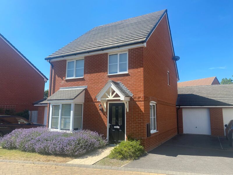 4 bedroom detached house to rent, Available from 30/08/2024
