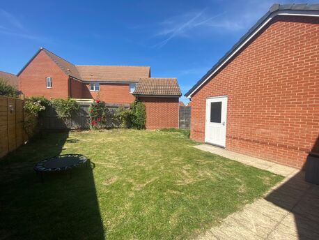 4 bedroom detached house to rent, Available from 30/08/2024