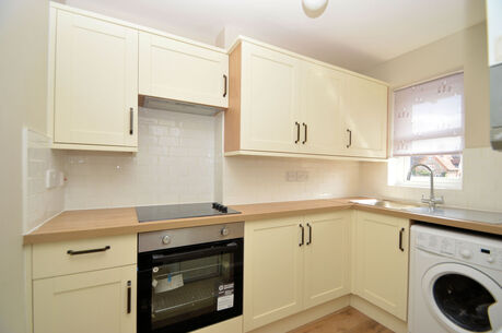 2 bedroom  flat to rent, Available unfurnished from 08/04/2025