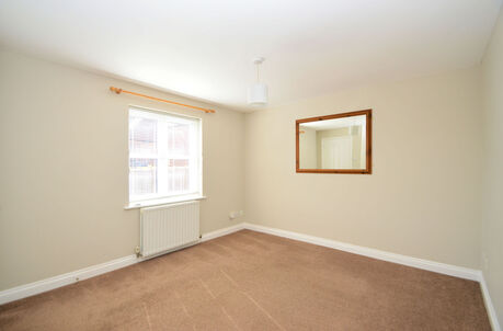 2 bedroom  flat to rent, Available unfurnished from 08/04/2025