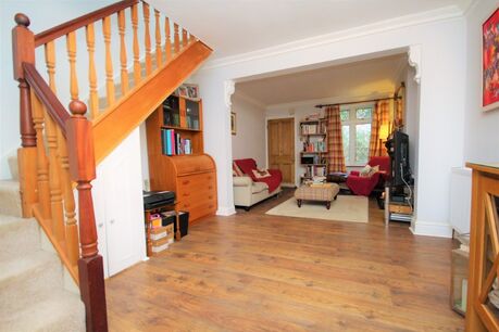 2 bedroom mid terraced house to rent, Available from 26/07/2024