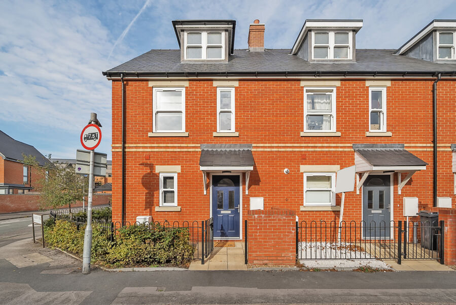 3 bedroom end terraced house for sale Addison Road, Reading, RG1